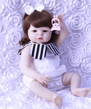 55cm Realistisk Baby sød Dukke med Blød Vinyl Nyfødte Dukker Håndlavet Fuld Silikone 22inch krøllet hår prinsesse lille barn til salg
