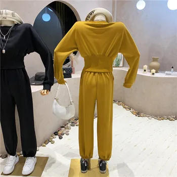 Niche Design Nye Kvinder Tøj 2022 Forår Mode Passer til Kort Pullover Sweater + Høj Talje Ben Casual Bukser, To-delt Sæt