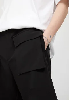 Sorte Mænd er loose montering stor lomme med asymmetrisk shorts bukser